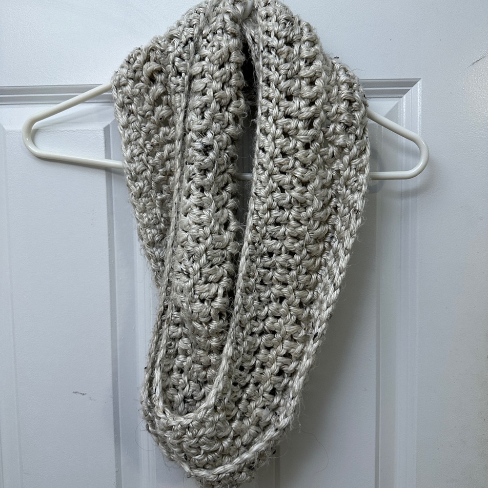 NWOT Cozy Knit Infinity Scarf